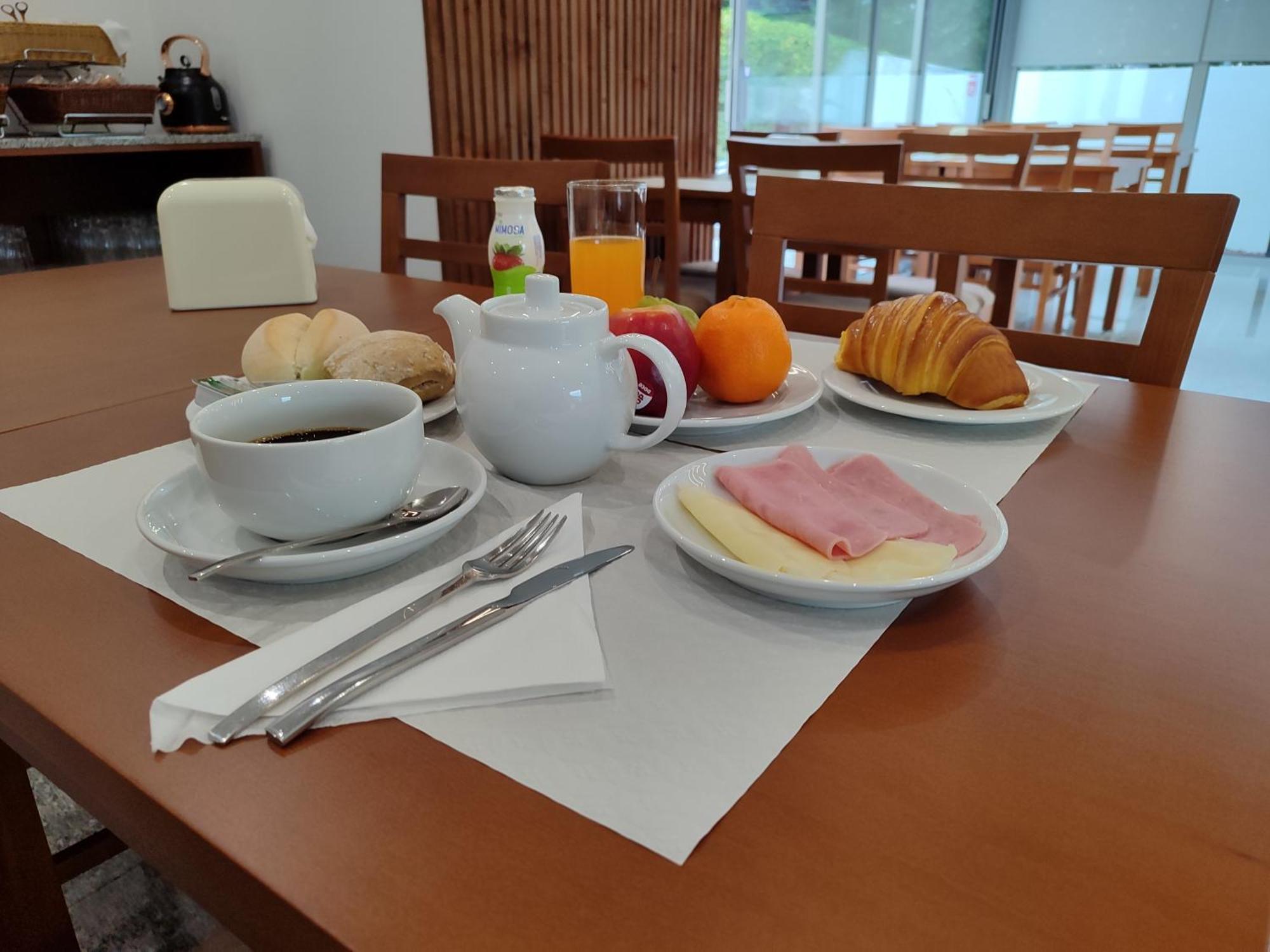 Dom Hotel Penafiel Buitenkant foto