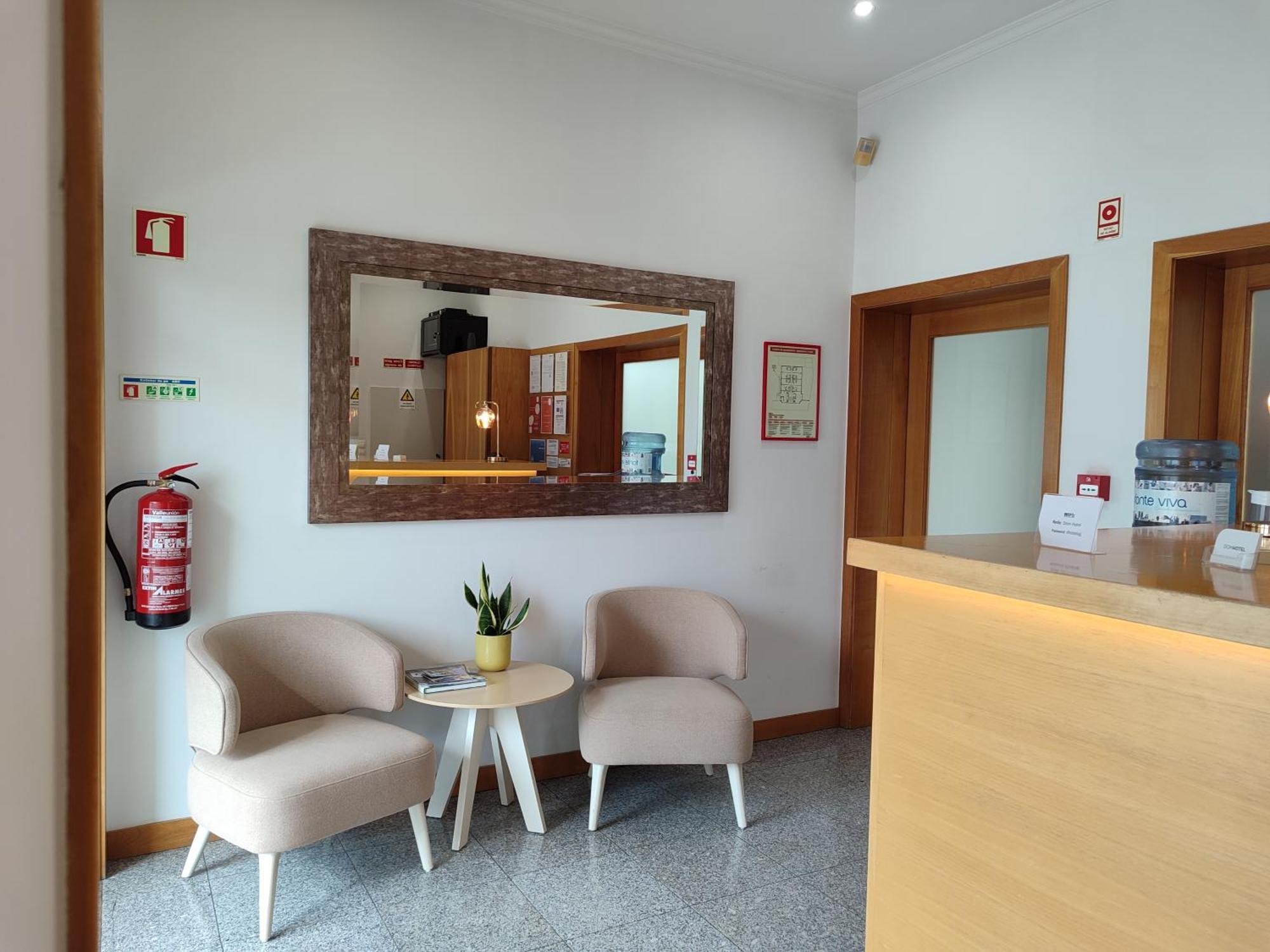 Dom Hotel Penafiel Buitenkant foto