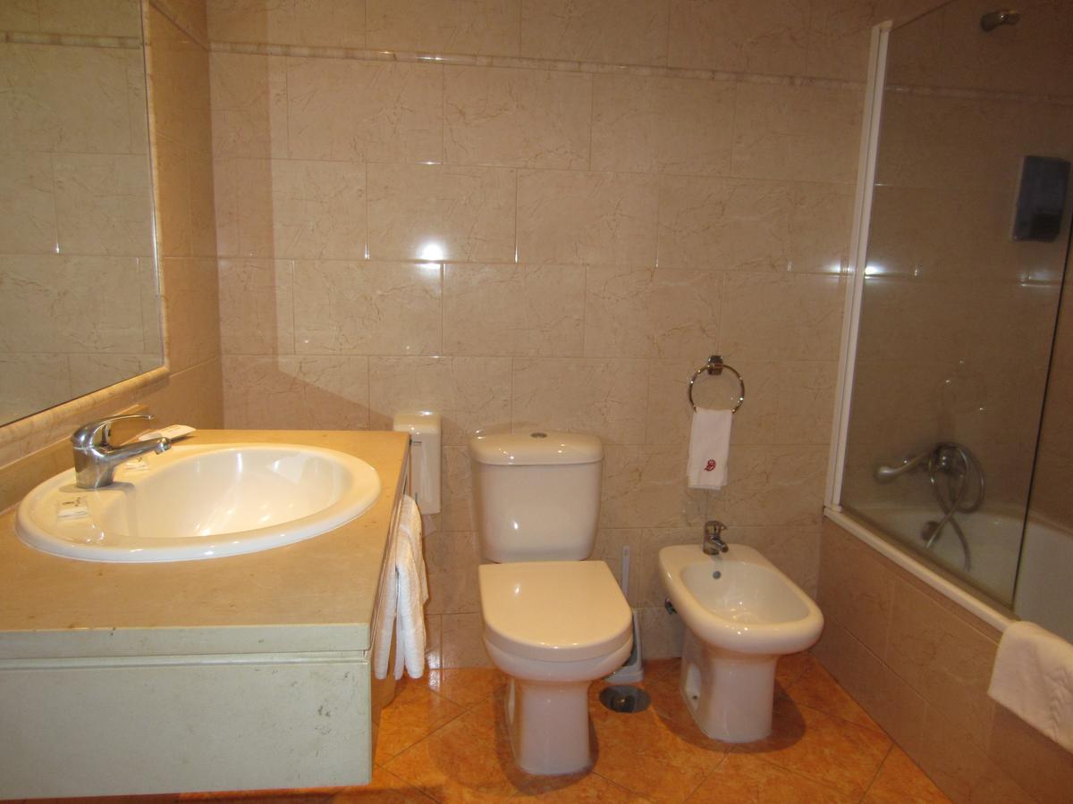 Dom Hotel Penafiel Buitenkant foto