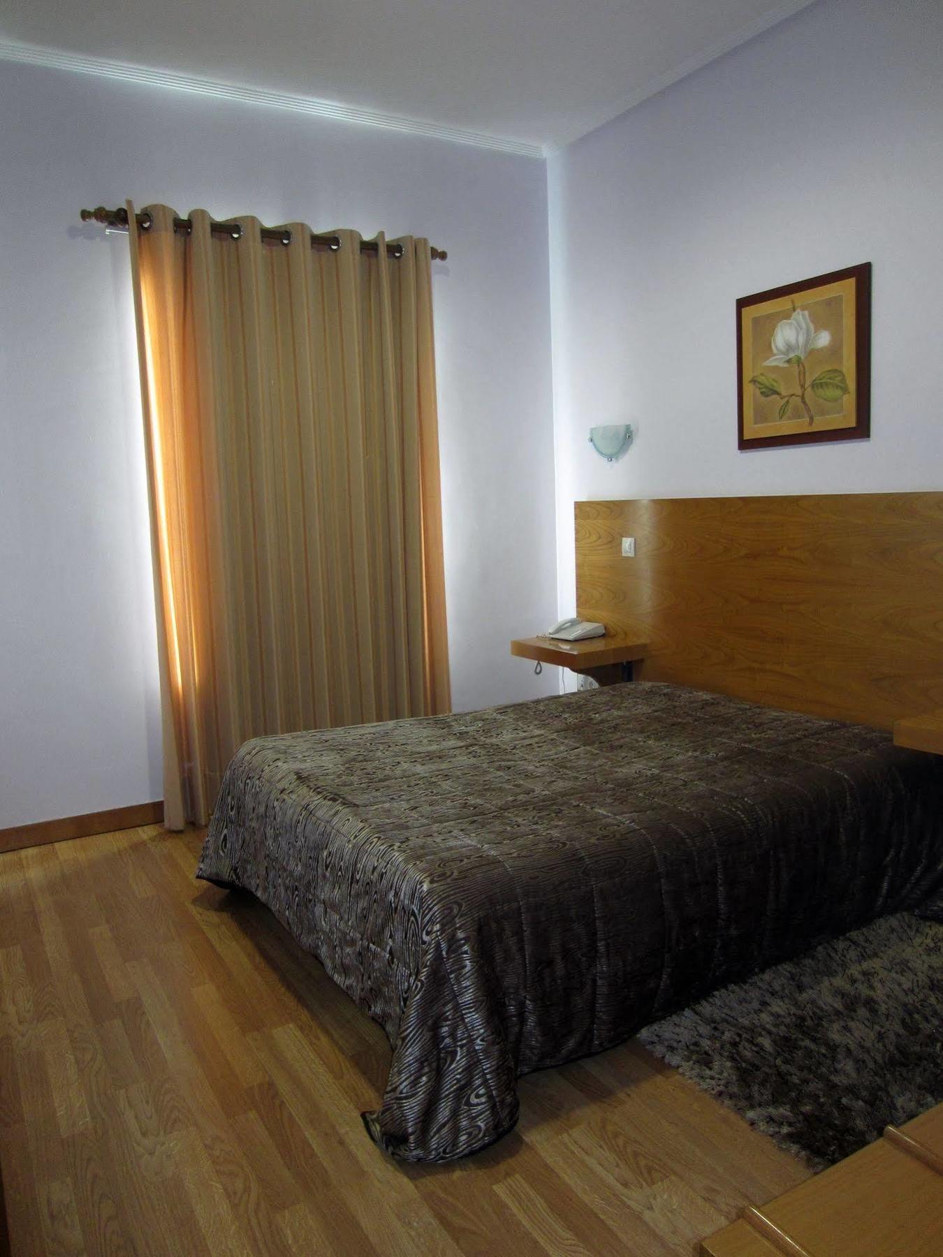 Dom Hotel Penafiel Buitenkant foto